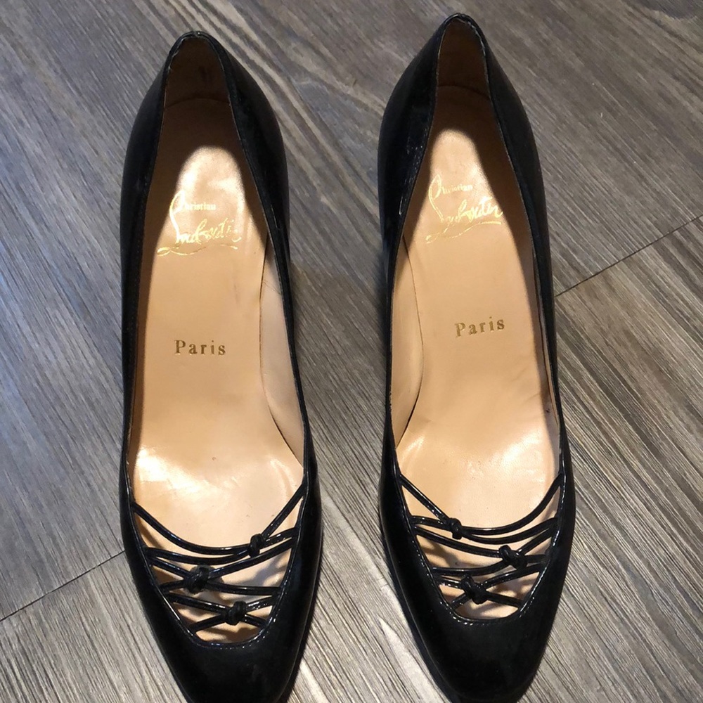 Women’s black heels size 6.5